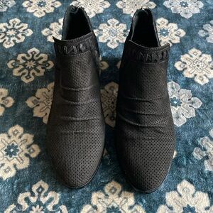 Vince Camuto Palmina Womens Ankle Boots Booties Perforated Suede Black Size 6.5